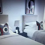 4-Level Luxury 2 Bedroom House Sleeps 6, Rooftop, Harry P & Free Parking