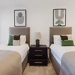 4-Level Luxury 2 Bedroom House Sleeps 6, Rooftop, Harry P & Free Parking