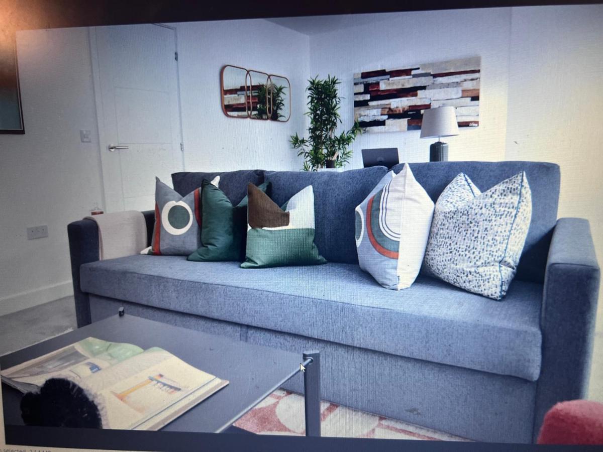 Apartment 4-level Luxury 2 Bedroom House Sleeps 6, Rooftop, Harry P & Free Parking