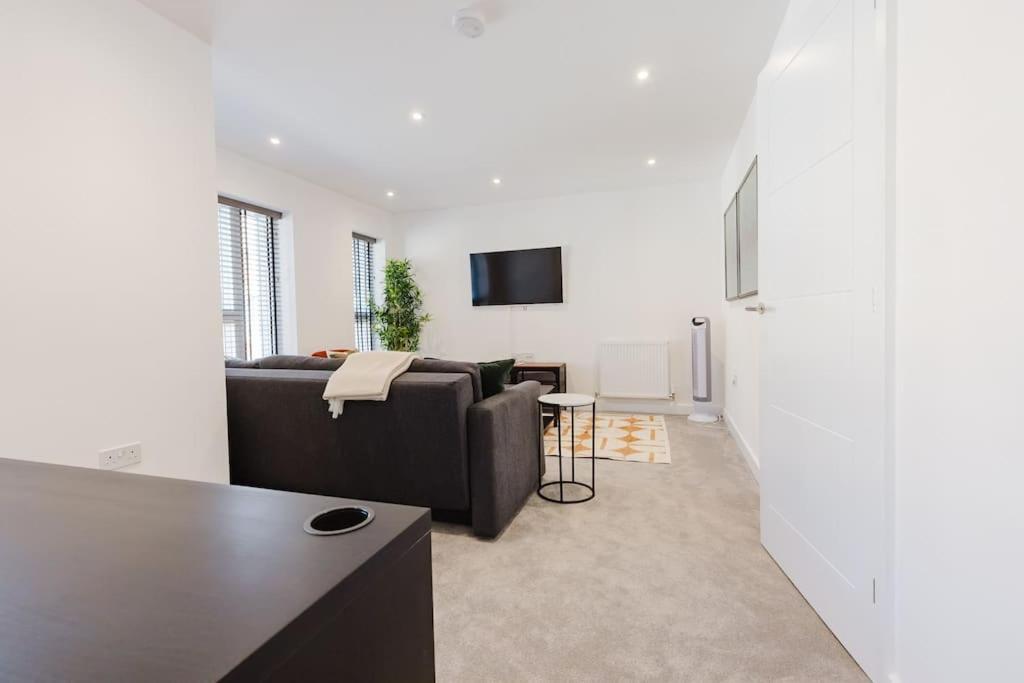 Apartment 4-level Luxury 2 Bedroom House Sleeps 6, Rooftop, Harry P & Free Parking