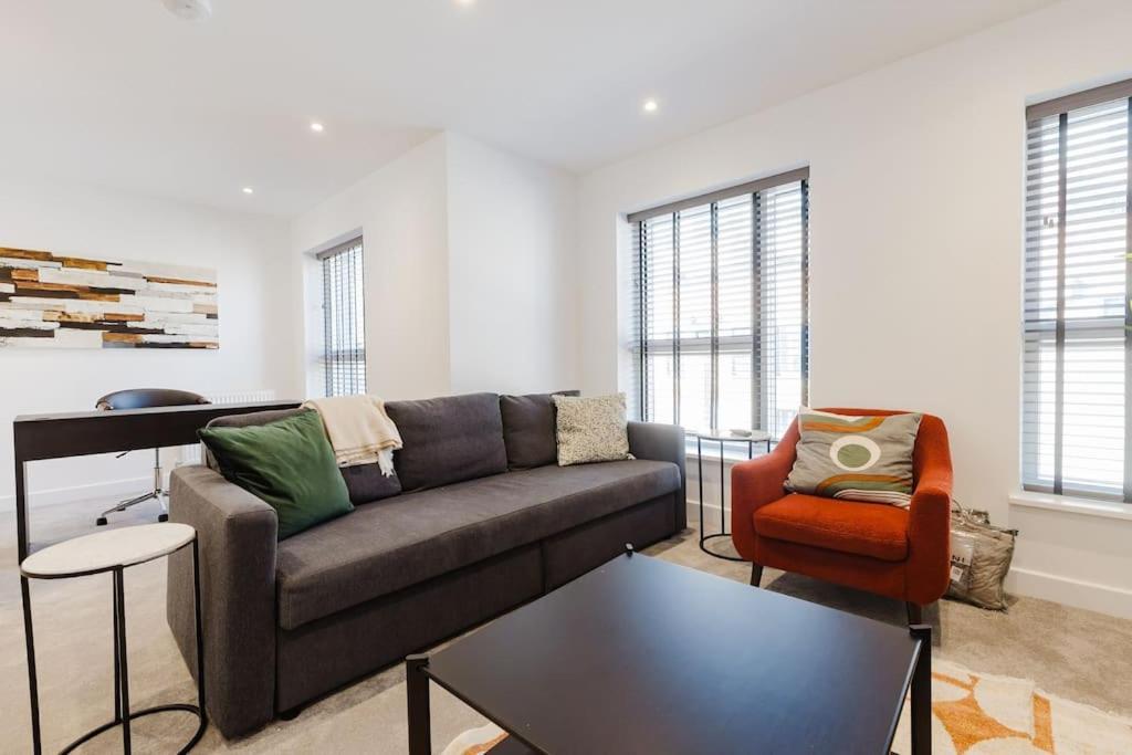 Apartment 4-level Luxury 2 Bedroom House Sleeps 6, Rooftop, Harry P & Free Parking