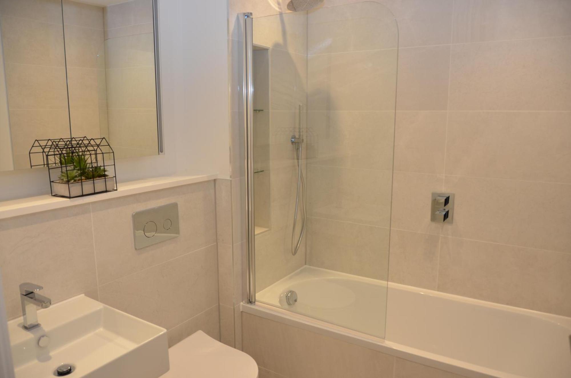 Apartment 4-level Luxury 2 Bedroom House Sleeps 6, Rooftop, Harry P & Free Parking Watford (Hertfordshire)